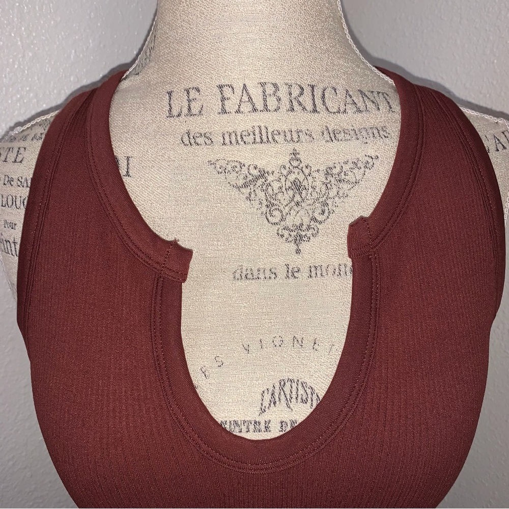 Seamless Ribbed Sports Crop Top - Picture 5 of 10